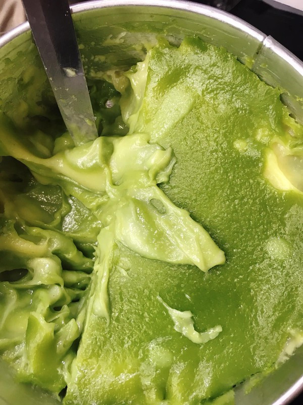 Dù cùng chung mục đích là tạo ra thành phẩm bánh da lợn thế nhưng nhiều người lại cho ra hình hài khác nhau cực hài hước. Ảnh: Tổng hợp