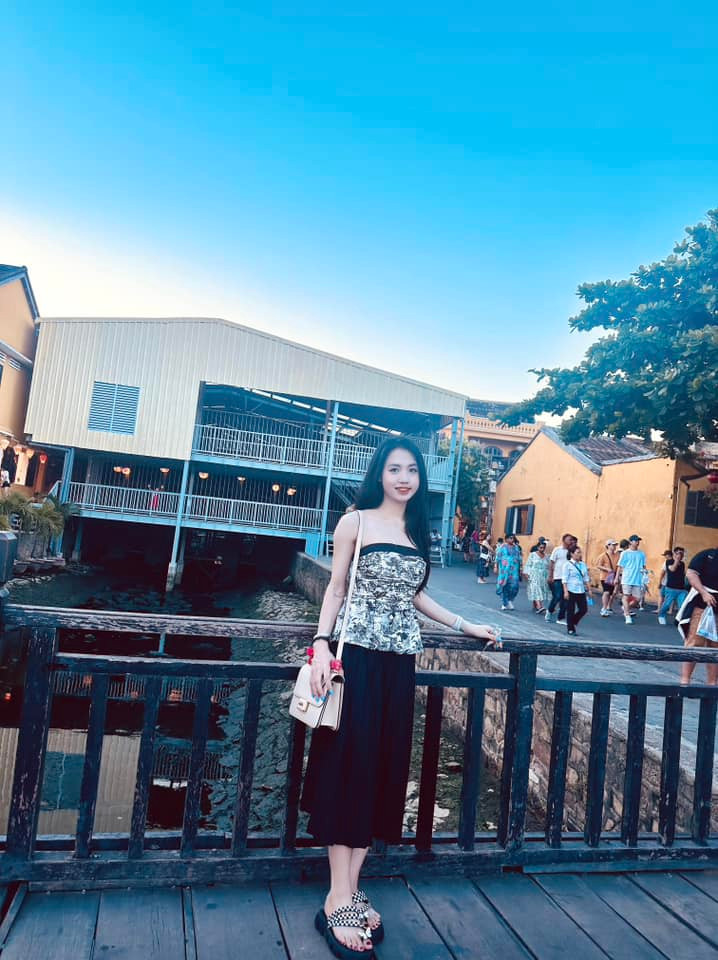 Dù thi đấu bóng đá từ bé nhưng hot girl bóng đá vẫn sở hữu làn da trắng bóc nhờ biết cách chăm sóc.