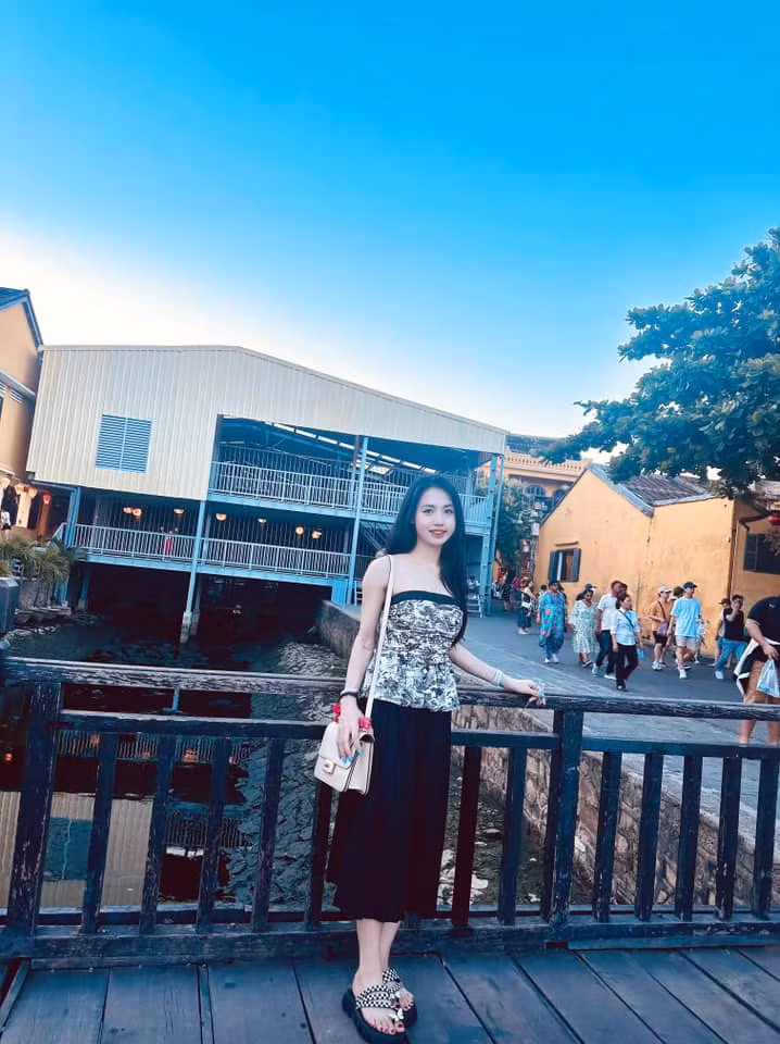 Dù thi đấu bóng đá từ bé nhưng hot girl bóng đá vẫn sở hữu làn da trắng bóc nhờ biết cách chăm sóc.