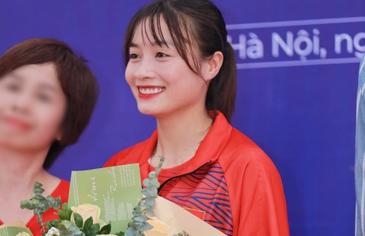 Luyện tập và thi đấu giữa trời nắng, Hoàng Thị Loan vẫn sở hữu nước da trắng sáng.