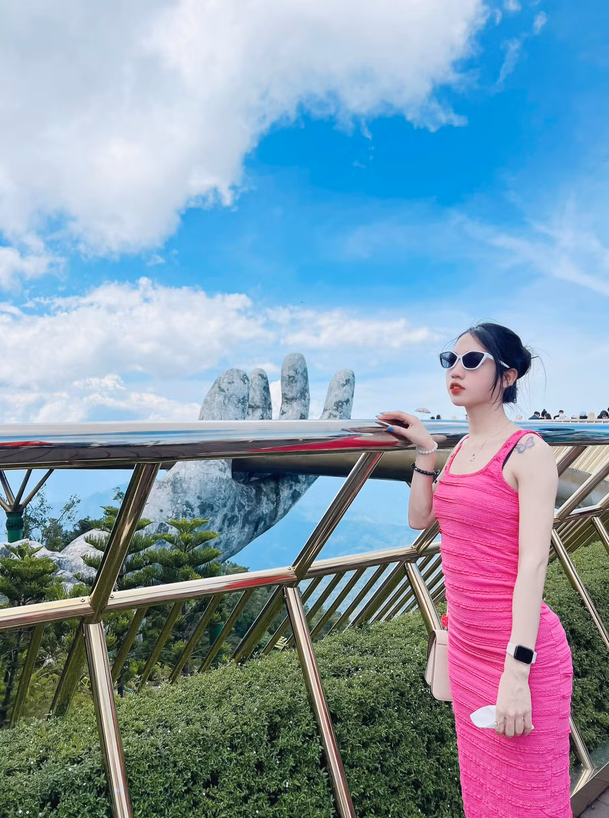 "Hoa khôi sân cỏ" này sinh năm 2000 thi đấu ở vị trí hậu vệ. Cô được đánh giá cao về tài năng và cả sắc vóc nổi bật trên sân thi đấu.