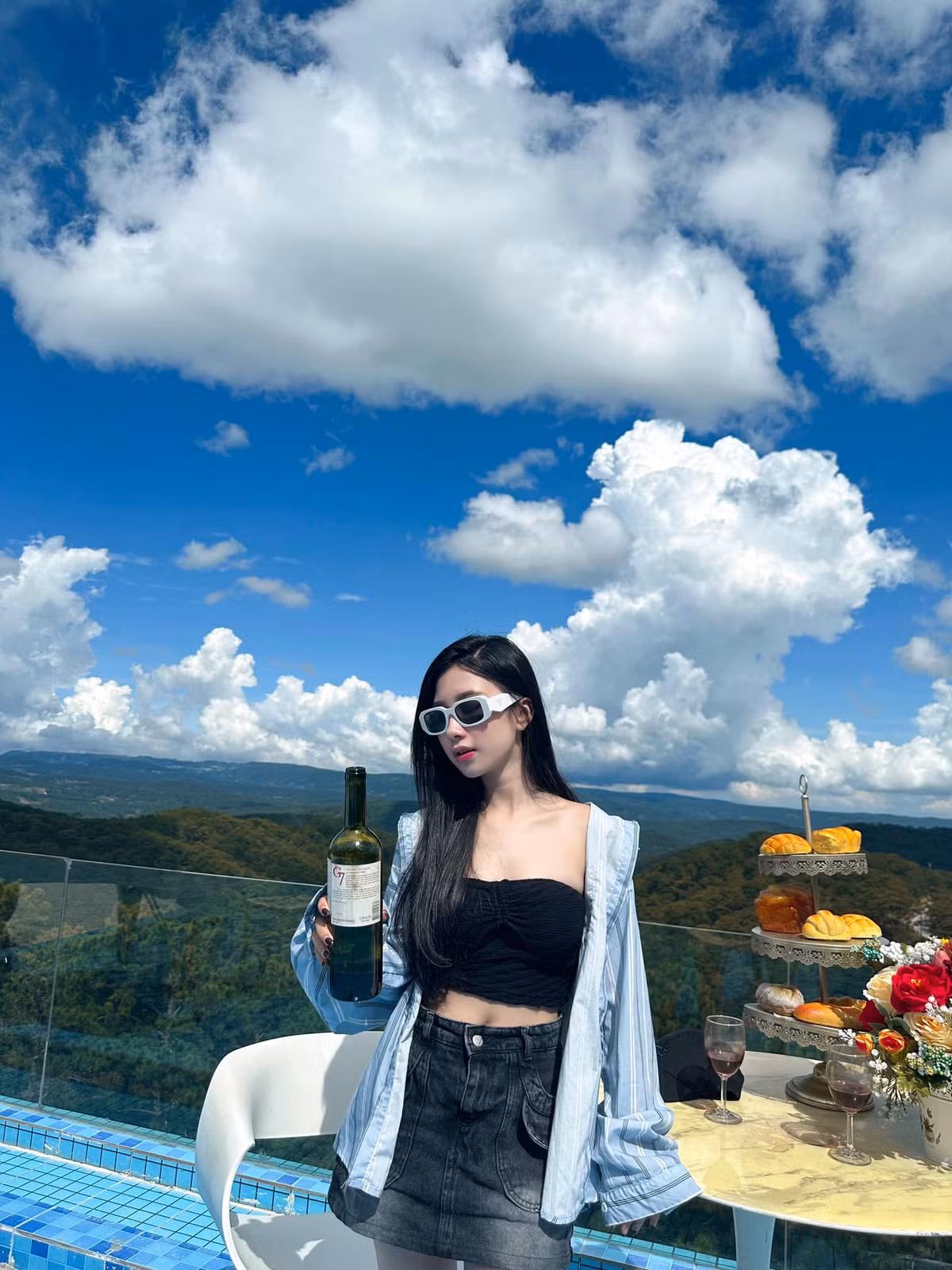 Tiểu Hý từng tâm sự: “Có thời điểm tôi suy nghĩ rất nhiều, suy sụp, giảm 6kg vì những thông tin bịa đặt lan truyền tràn lan trên mạng xã hội. Sau khi trải qua nhiều chuyện như vậy tôi không còn quan tâm đến những bình luận tiêu cực nữa, tôi thấy mình mạnh mẽ và có thêm bài học để hoàn thiện bản thân”.