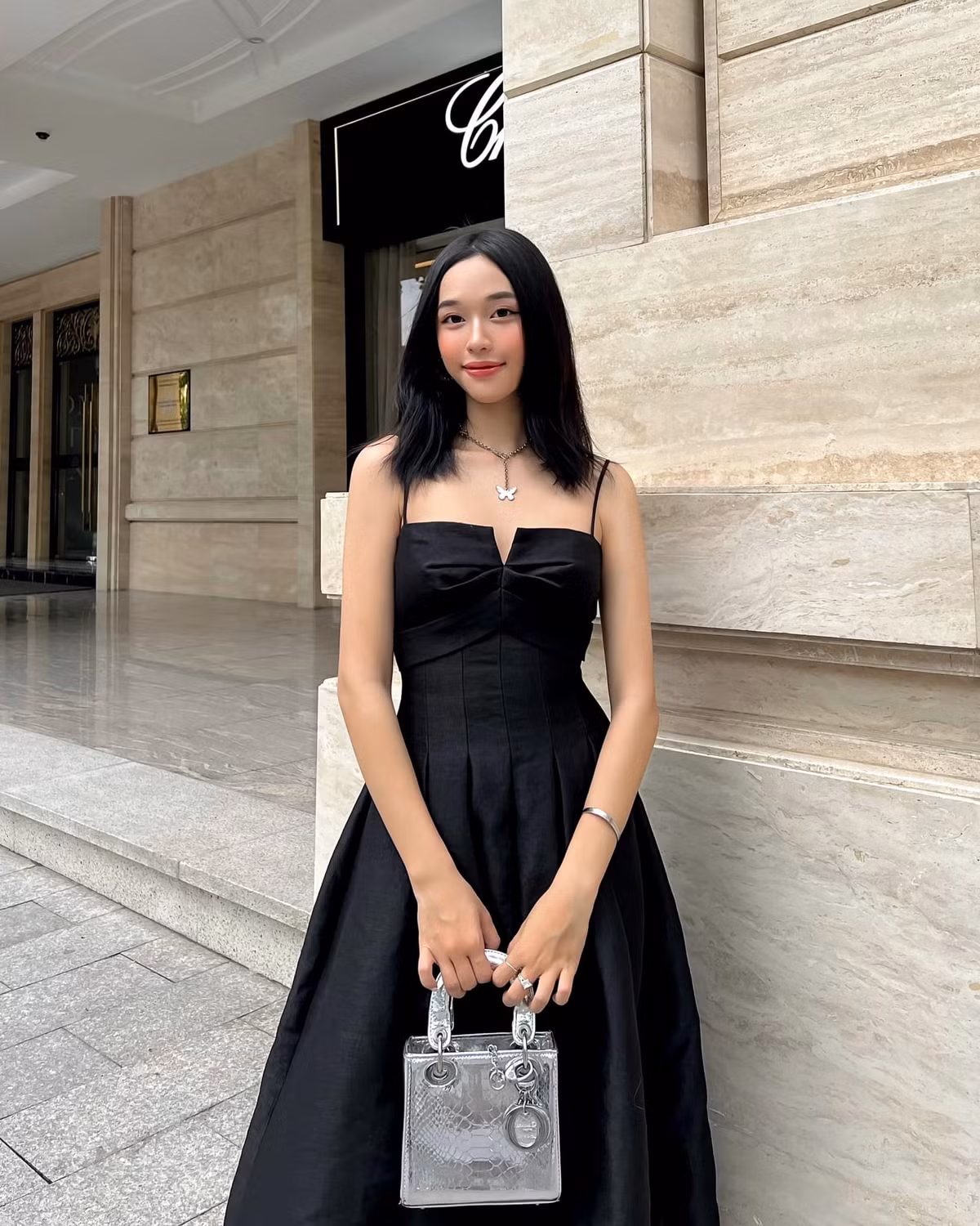 Trang là hot face, mẫu ảnh nổi tiếng khắp MXH từ trước. Cô sở hữu thân hình chuẩn chỉnh cùng thần thái ngút ngàn.