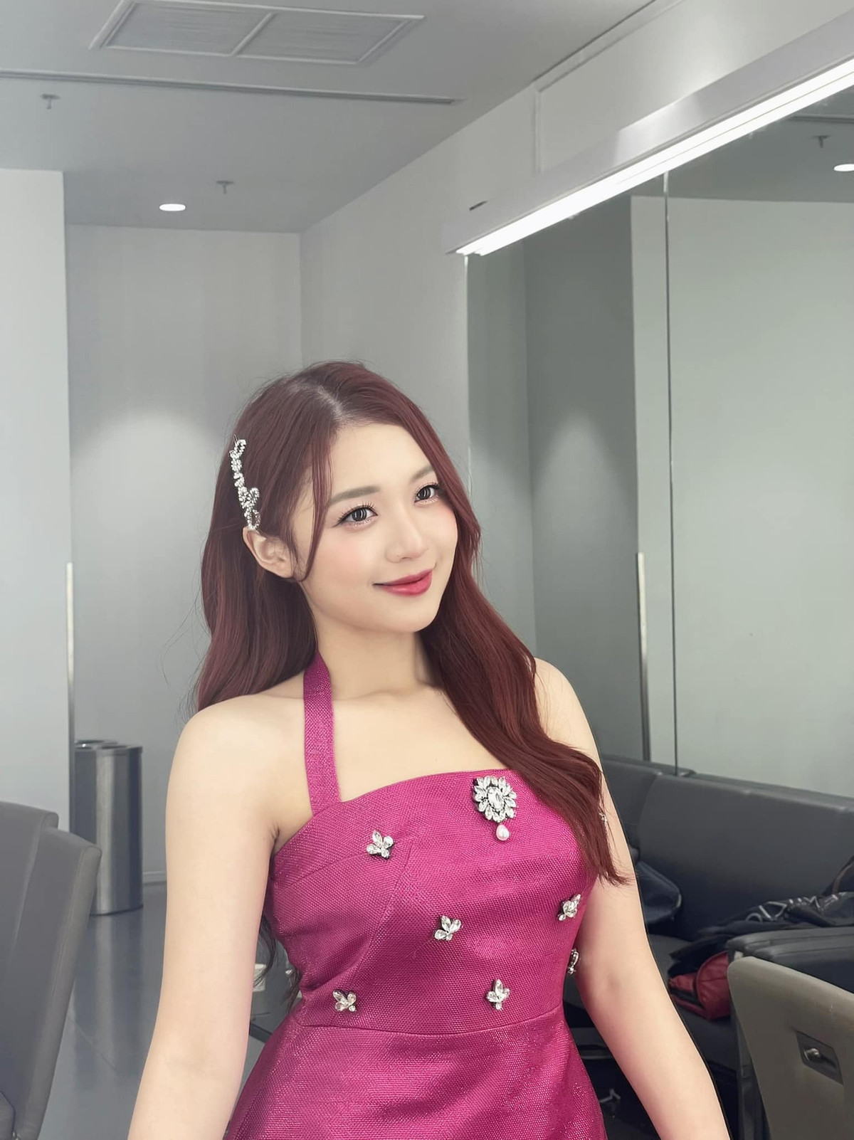 Nhờ xinh đẹp, tài năng và hoạt bát trong ăn nói mà MC Phương Thảo nhận được nhiều sự ưu ái dù bên cạnh nhiều bóng hồng nổi bật khác.