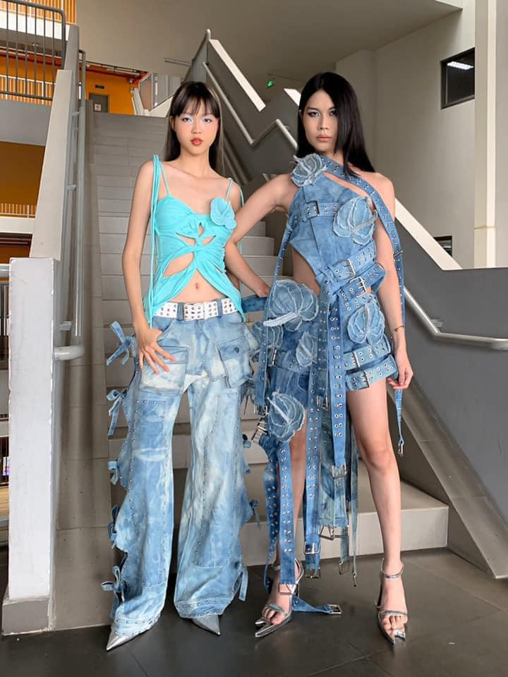 Ngoài ra, nhiều người còn ngưỡng mộ tài năng của các bạn sinh viên khoa Thiết Kế Thời Trang.