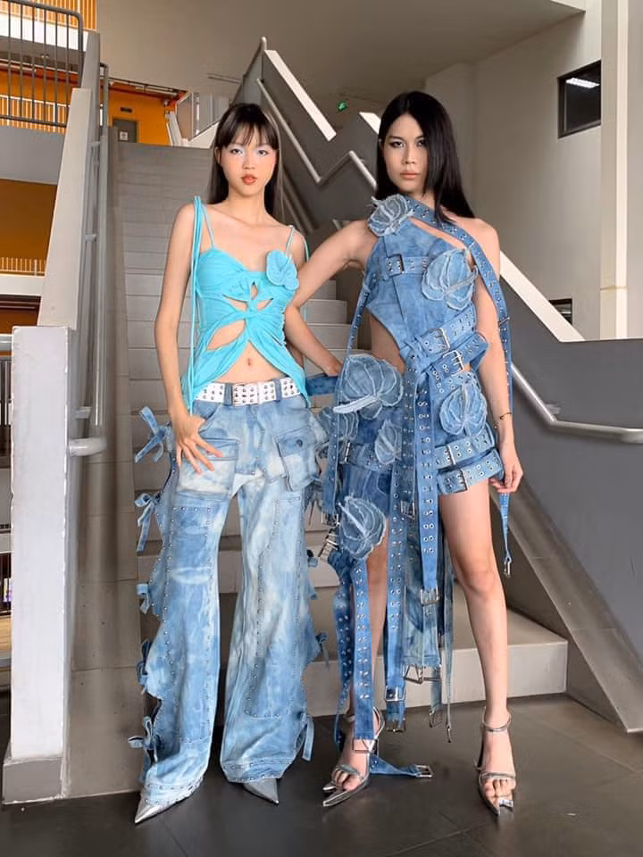 Ngoài ra, nhiều người còn ngưỡng mộ tài năng của các bạn sinh viên khoa Thiết Kế Thời Trang.