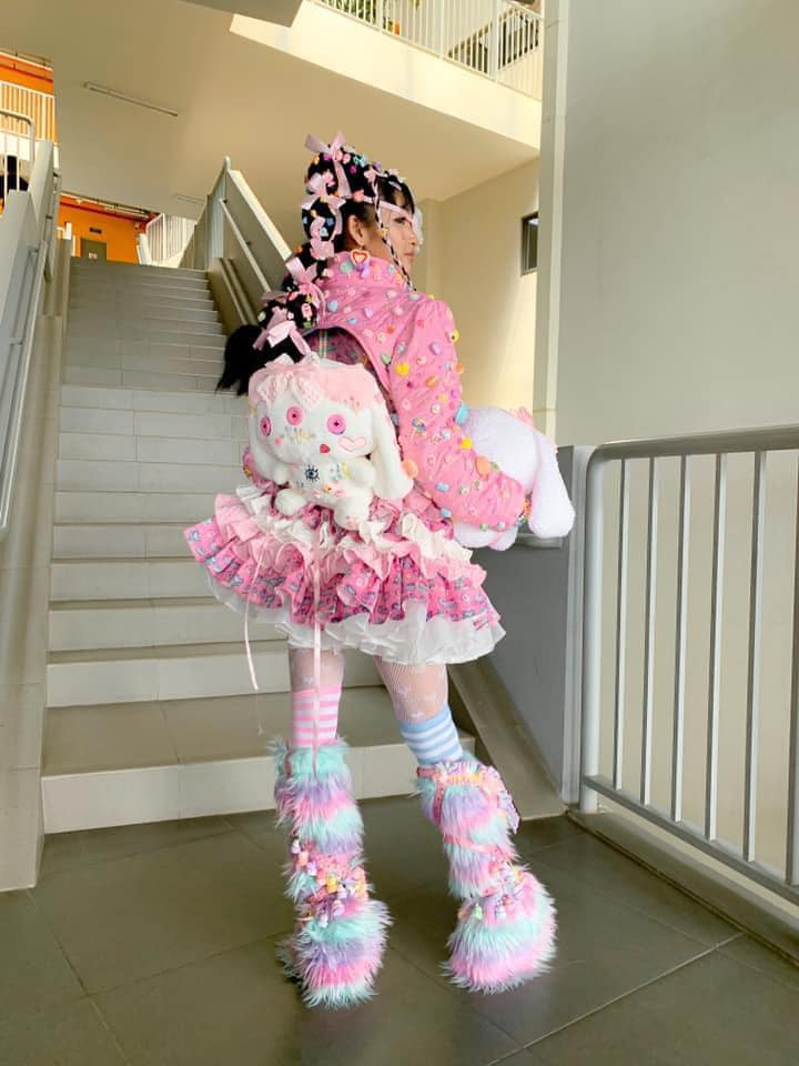 Bằng sự sáng tạo và con mắt thẩm mỹ, các bạn sinh viên của Đại học Văn Lang cho ra đời các mẫu độc đáo, thú vị và trên hết là vô cùng tỉ mẩn.