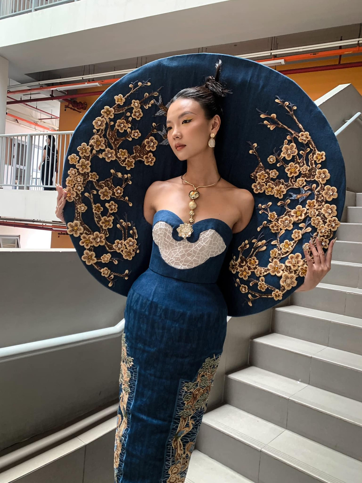 Cư dân mạng dành nhiều lời khen cho bộ sưu tập thời trang này.