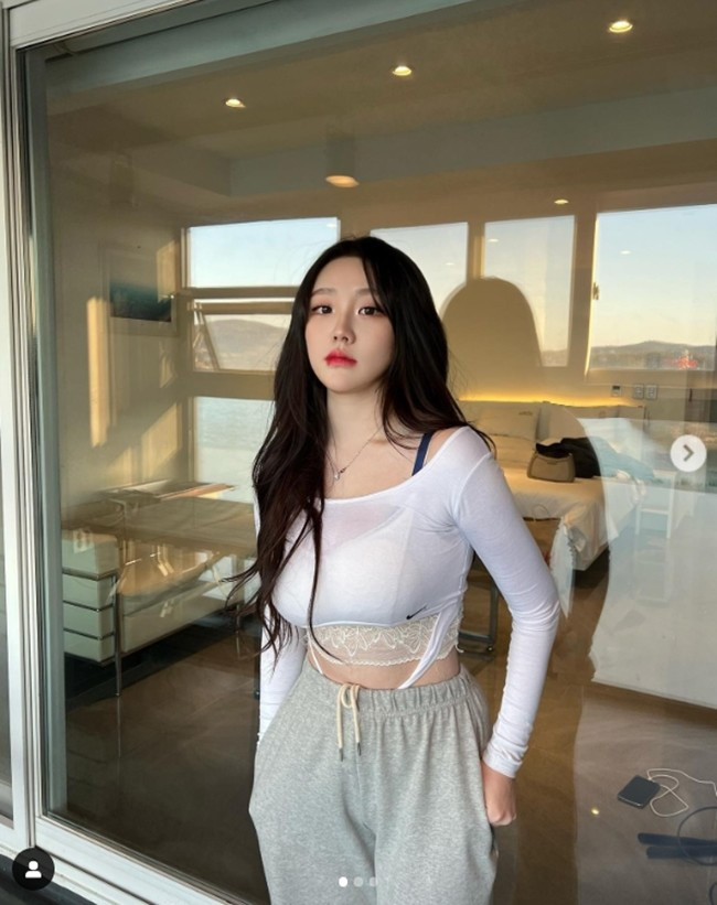 Hot girl Sejin Ming có gương mặt ngây thơ “búng ra sữa” nhưng thân hình lại nở nang, nóng bỏng khiến người ta liên tưởng tới các người mẫu nội y.