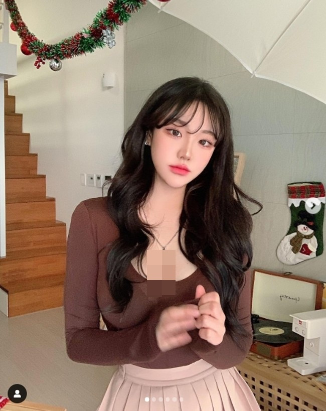 Sejin Ming là hot girl, nữ game thủ sở hữu tài khoản Instagram với hơn 1,1 triệu fan.