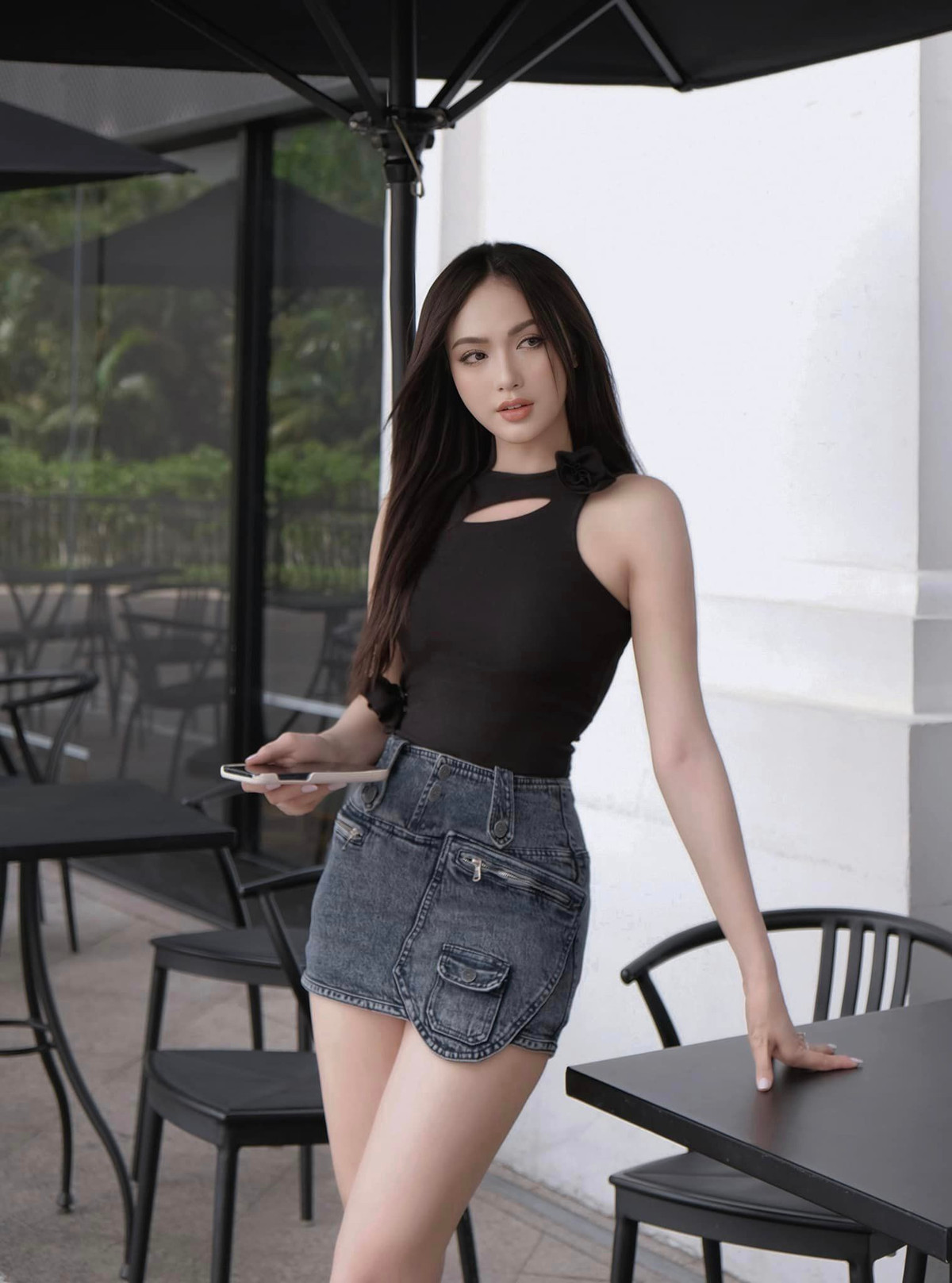 Mỗi khoảnh khắc của Hà Vũ chia sẻ lên MXH đều nhận về nhiều bình luận khen ngợi từ cư dân mạng.