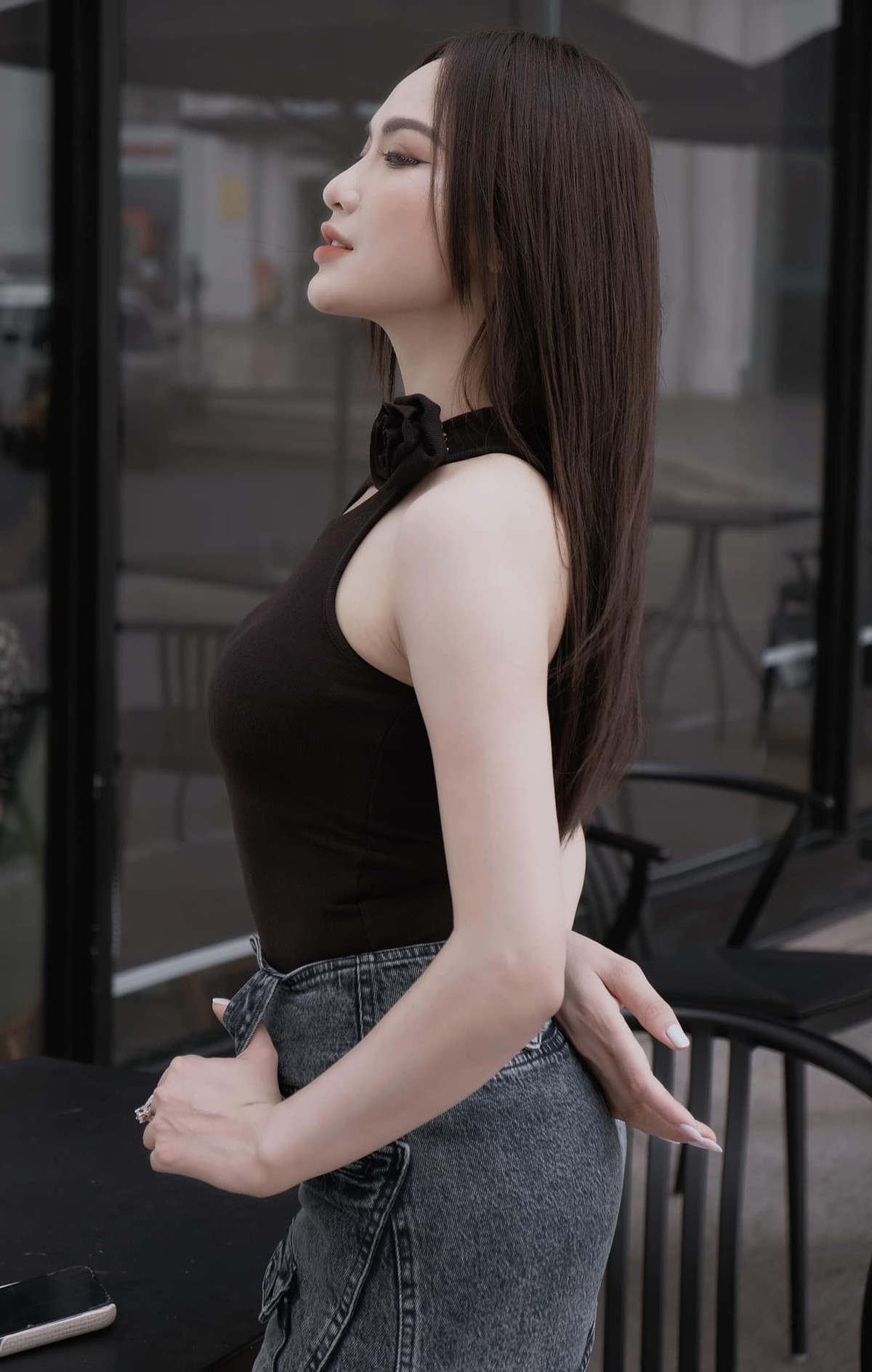 Xinh đẹp, đa tài có lẽ là lợi thế của nữ MC này, đó cũng là nguyên nhân để Hà Vũ thu về gần 1 triệu người theo dõi. Ảnh: FBNV