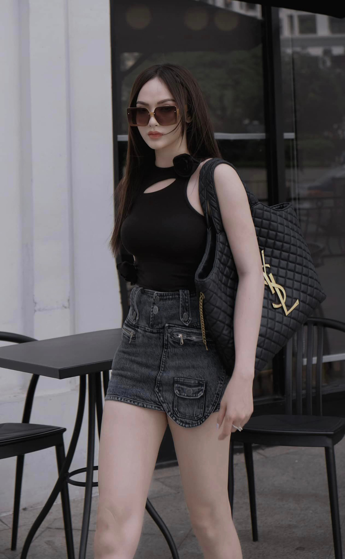 Không chỉ năng động trong lĩnh vực người mẫu, diễn viên, MC,… cô gái sinh năm 1995 còn rất đam mê kinh doanh.