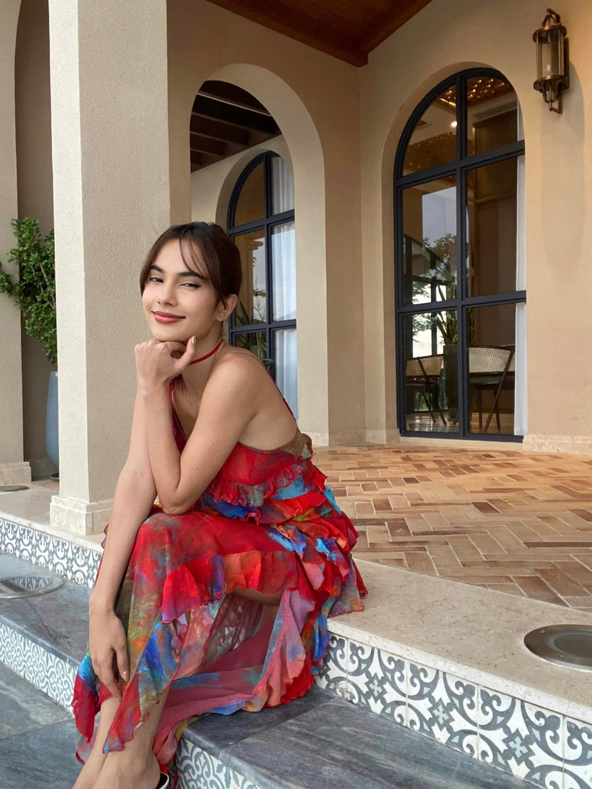 Gương mặt ấn tượng cùng body cuốn hút của cô nhanh chóng lọt được các nhãn hàng và đạo diễn mời hợp tác.