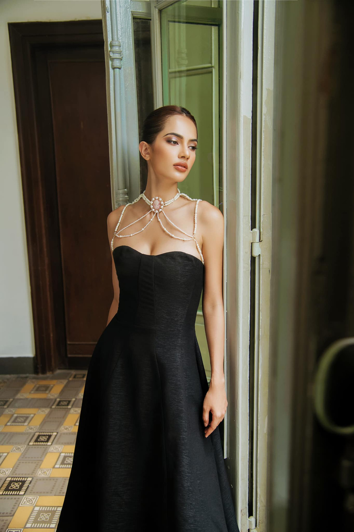 Cô theo học ngành Kinh doanh, Đại học Quốc tế, Đại học Quốc gia TPHCM.