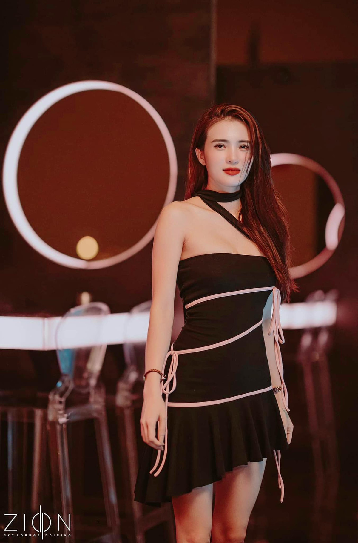 Có thể thấy, em gái Công Vinh ngày càng thăng hạng nhan sắc và thân hình đáng ngưỡng mộ.