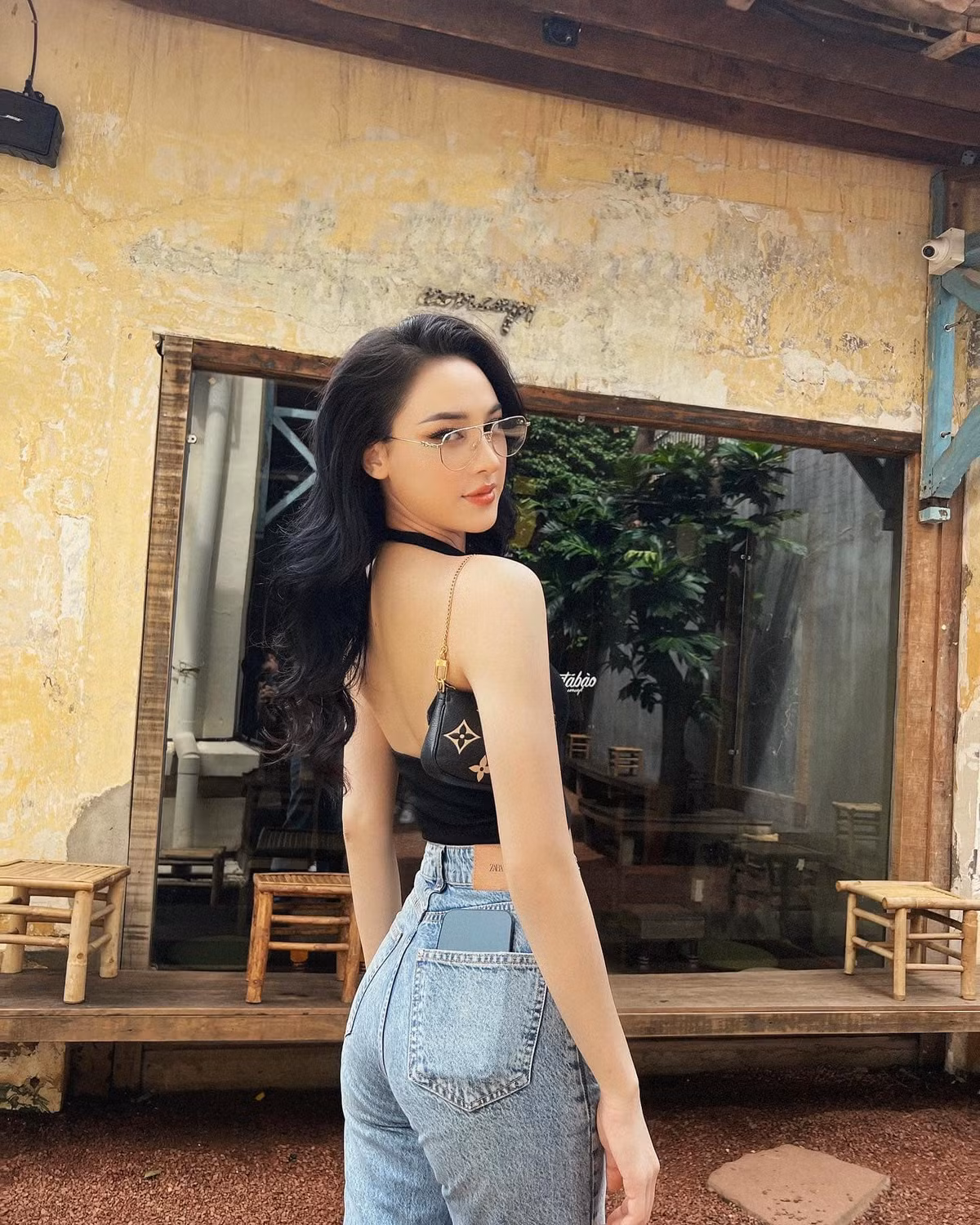 Nhờ ngoại hình đẹp, cô nàng không ngại thử nghiệm concept chụp ảnh khoe body gợi cảm.