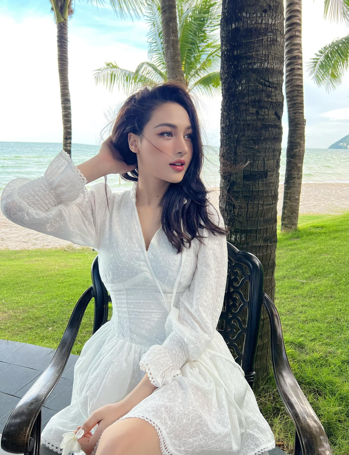 H'Duyen Bkrong có vẻ đẹp ngọt ngào, tươi tắn và tràn đầy năng lượng. Cô được ưu ái gọi là mỹ nhân Ê Đê thế hệ mới.