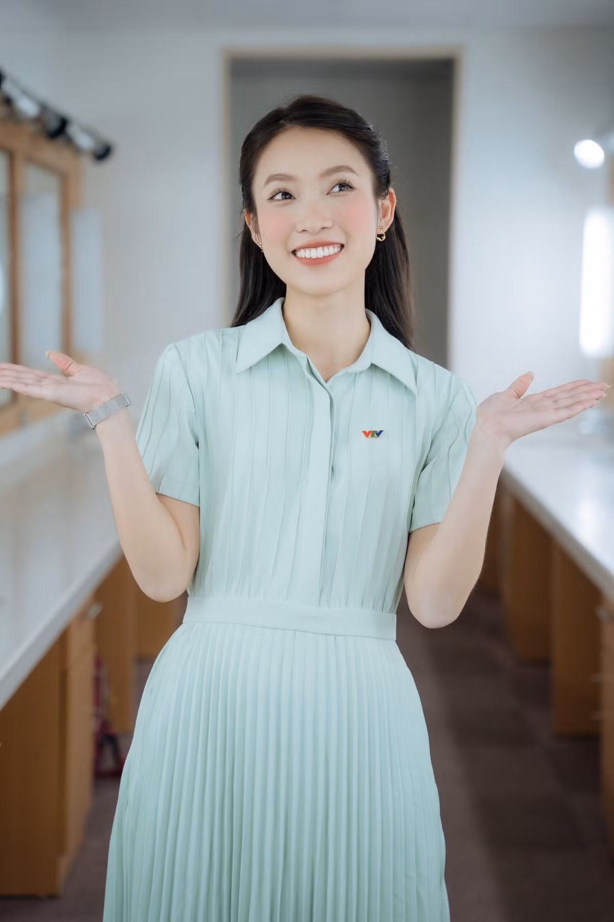 Mới đây khi tham gia một chương trình podcast, MC Khánh Vy mới trải lòng về quá khứ và quãng thời gian khó khăn khi học cấp 3, và đó cũng là lý do để cô hoàn toàn thay đổi bản thân để có được thành tựu như hiện tại.