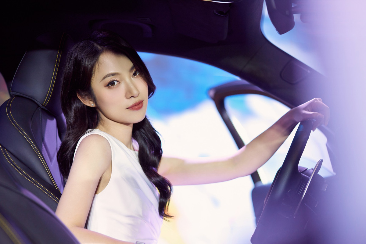 Ngay từ khi còn ngồi trên ghế giảng đường, Khánh Vy đã có cho mình một loạt thành tích ngoại khóa ấn tượng.