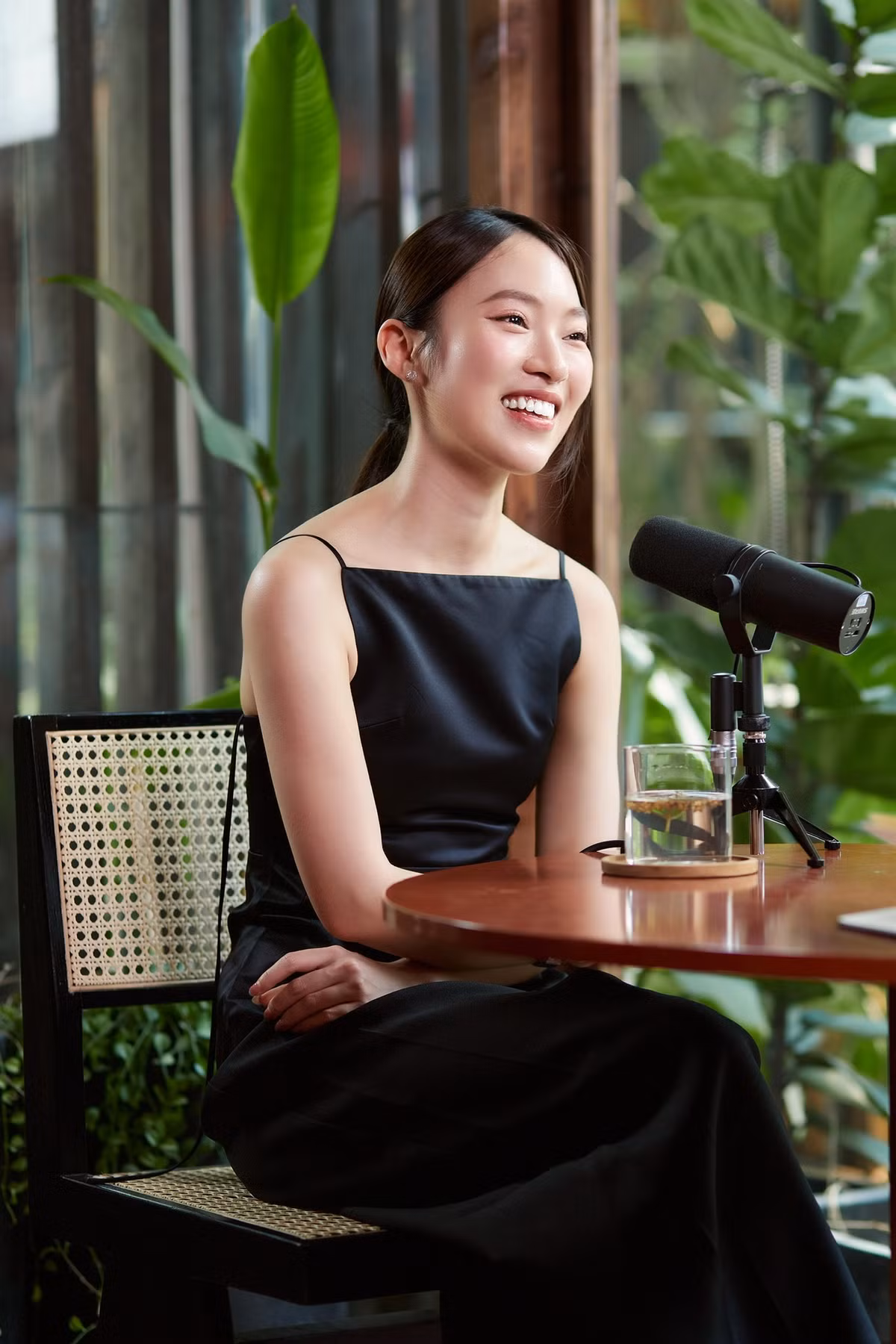 Được biết, trong kỳ thi HSG Quốc gia năm đó, cô nàng đã đạt giải Ba. Nhờ thành tích này, MC Khánh Vy được tuyển thẳng vào 4 trường là Đại học Ngoại thương, Học viện Ngoại giao, Học viện Báo chí Tuyên truyền và Đại học FPT.