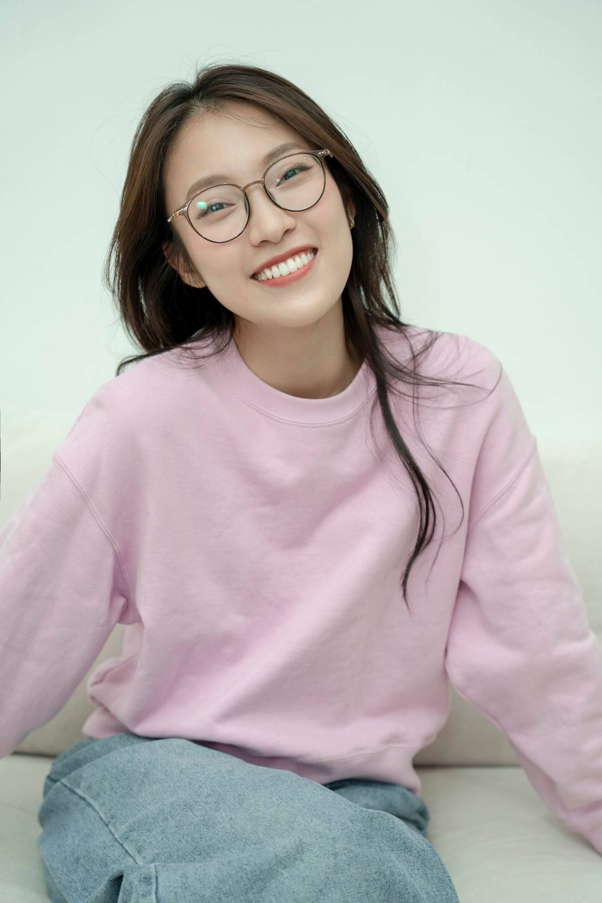 Hiện tại, bên cạnh công việc tại đài truyền hình, Khánh Vy cũng kiếm được nguồn thu nhập lớn khi được mời tham gia dẫn chính tại các sự kiện lớn.