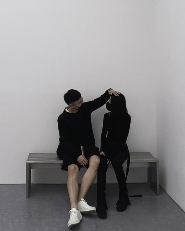 "Còn chị với Bụt cả Huyền vẫn thế nè. Đương nhiên mình không có gì phải ngại nhưng với vị trí của mình thì có là bạn bè cũng nên tiết chế lại chứ đúng không nè. Nhưng có dịp gì tụi chị vẫn gặp nhau, giờ mà gặp là chị hay nói chuyện với Huyền hơn tại vì con gái nhiều cái để hóng hớt hơn" - "Đàm tổng" nói.