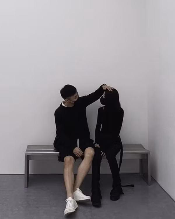 "Còn chị với Bụt cả Huyền vẫn thế nè. Đương nhiên mình không có gì phải ngại nhưng với vị trí của mình thì có là bạn bè cũng nên tiết chế lại chứ đúng không nè. Nhưng có dịp gì tụi chị vẫn gặp nhau, giờ mà gặp là chị hay nói chuyện với Huyền hơn tại vì con gái nhiều cái để hóng hớt hơn" - "Đàm tổng" nói.