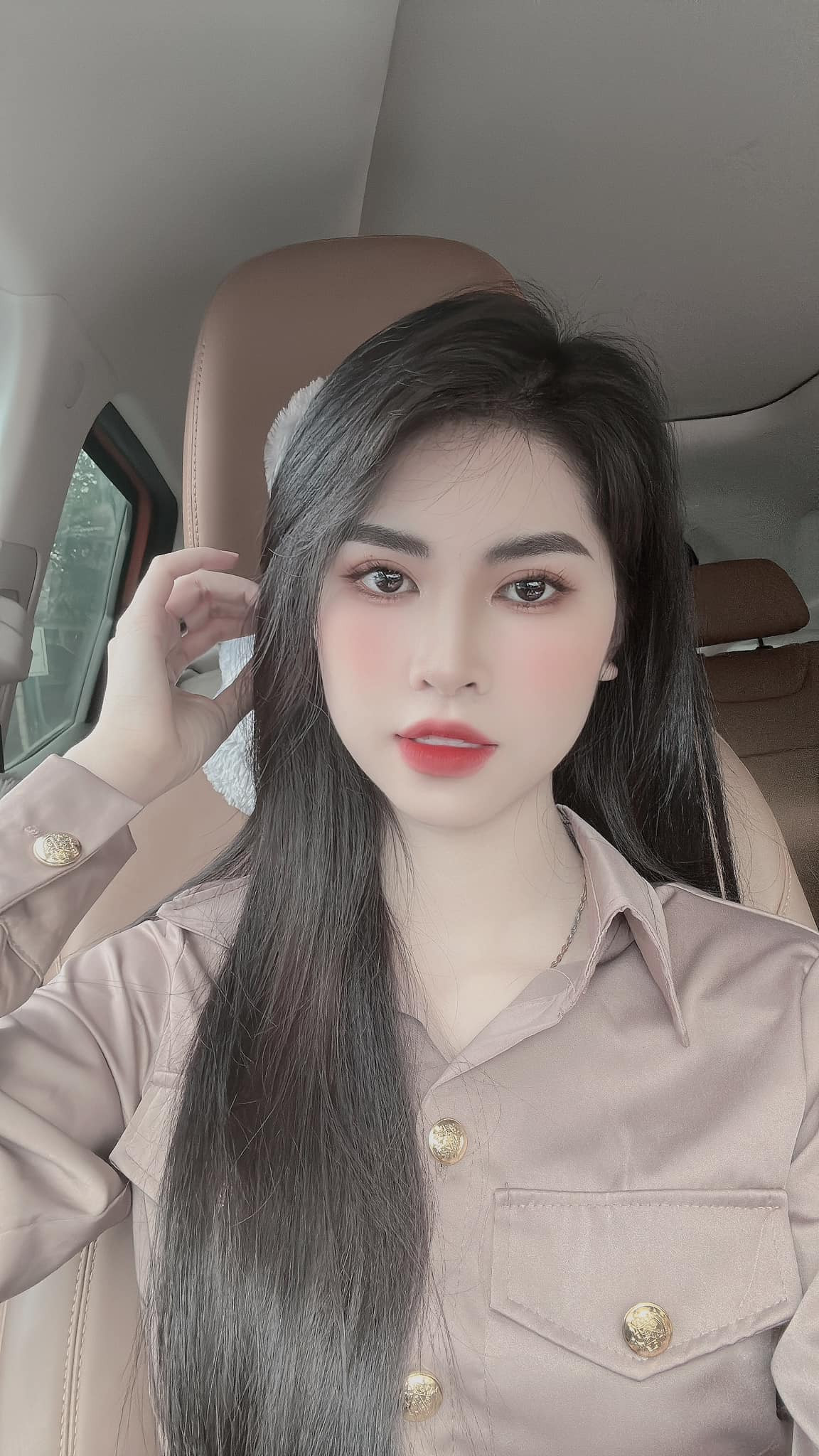 Chia sẻ trên báo Người đưa tin, Thanh Trà khẳng định, những tương tác của cô và Lindo hay Quang Linh chỉ trong giới hạn anh em, bạn bè bình thường. Lindo rất dễ thương, hòa đồng. Cô cảm thấy cư dân mạng đang làm quá vấn đề lên bởi bản thân Thanh Trà cũng đã xin phép phía Quang Linh trước khi quay video.