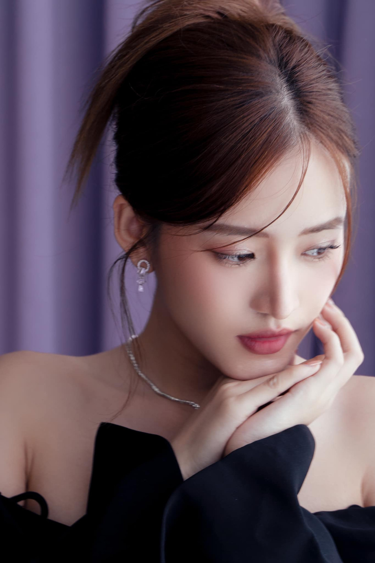 Vẻ đẹp ngây thơ, mong manh tựa "nàng thơ" của Trâm Ngô nhận được không ít sự ủng hộ từ fan.