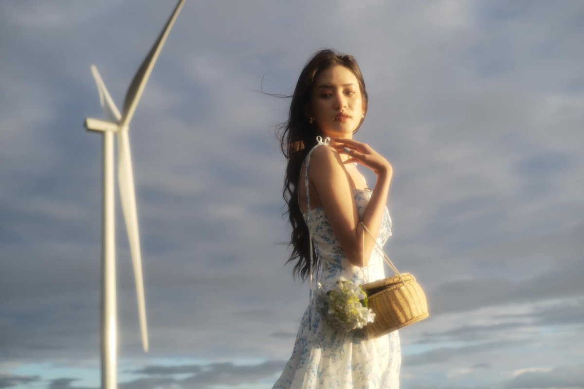 Dù là theo phong cách nhẹ nhàng nữ tính hay gợi cảm quyến rũ Trâm Ngô luôn khiến người đối diện xiêu lòng. Ảnh: FBNV