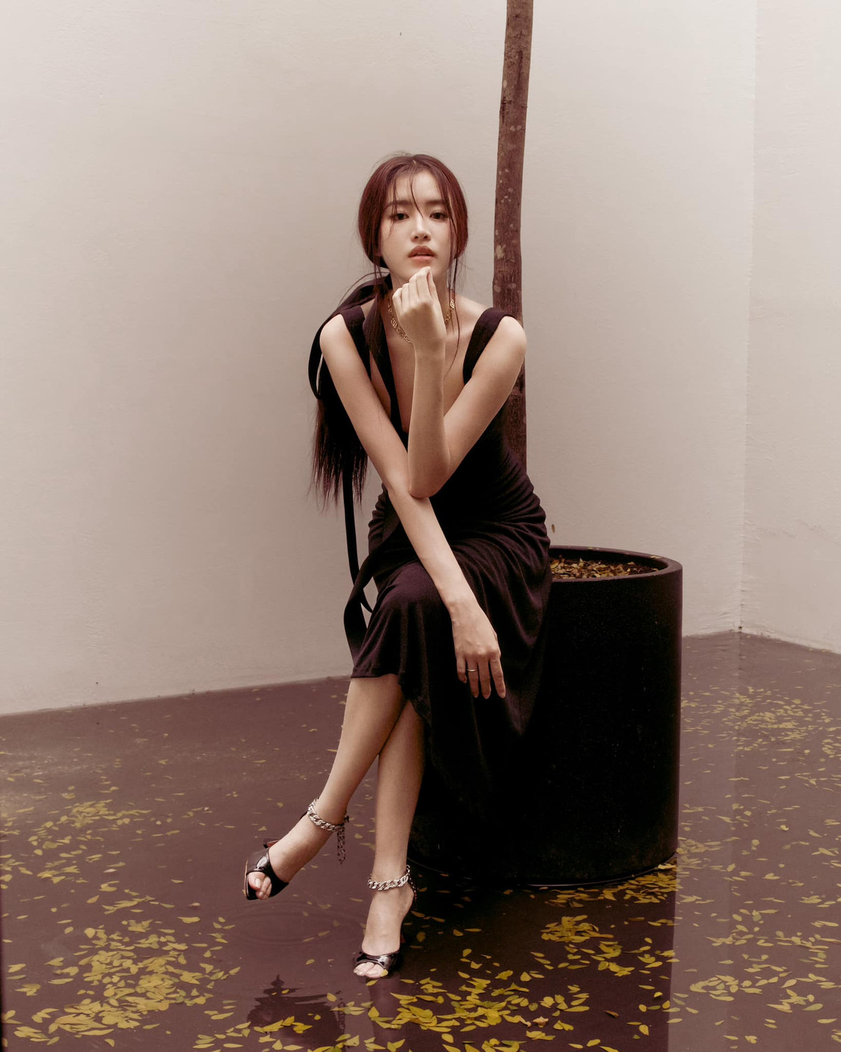 Sở hữu gương mặt xinh xắn, làn da trắng cùng nụ cười duyên với răng khểnh, Ngô Thùy Trâm là cái tên khiến cư dân mạng xao xuyến bởi những hình ảnh xinh đẹp đăng tải trên MXH.