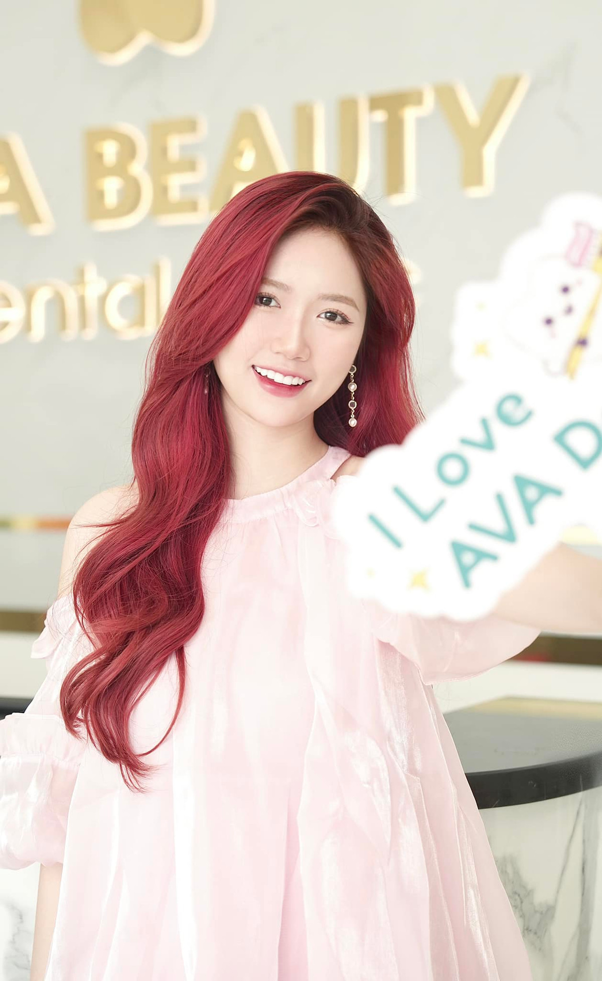 Cụ thể, Lan Nhi bén duyên với các hoạt động nghệ thuật và công việc của cô cũng suôn sẻ hơn nhiều.