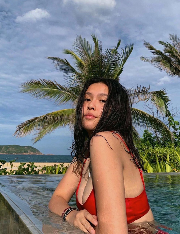 Khoảnh khắc khoe trọn vóc dáng của con gái Phượng Chanel nhận về không ít ý kiến trái chiều.