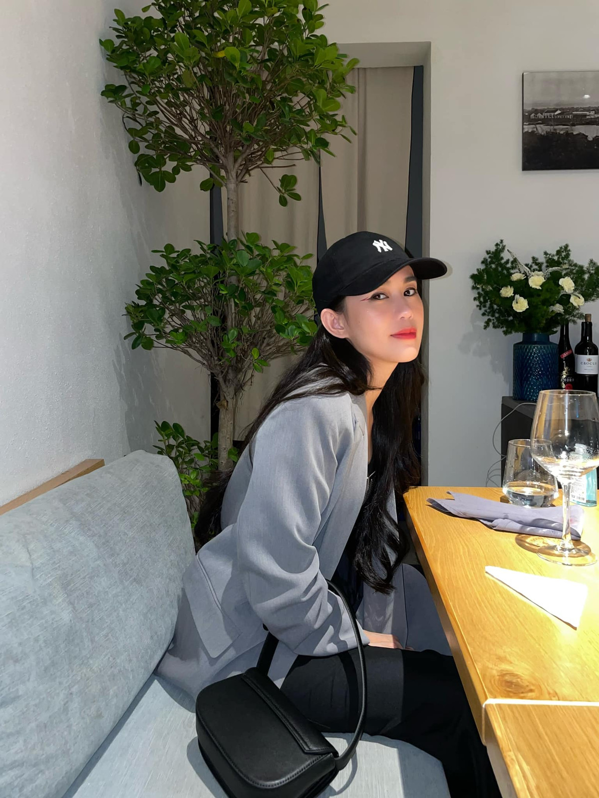 Ngoài chụp ảnh, hot girl còn tham gia diễn xuất, được khán giả biết đến qua bộ phim sitcom hài Tiệm bánh hoàng tử bé, loạt vlog Thích ăn Phở,...