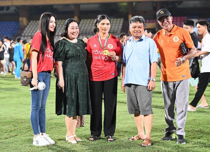 Có thể thấy dù ở ngoài đời thực nhưng nhan sắc của Doãn Hải My vẫn xinh đẹp, tươi tắn như ảnh mạng.