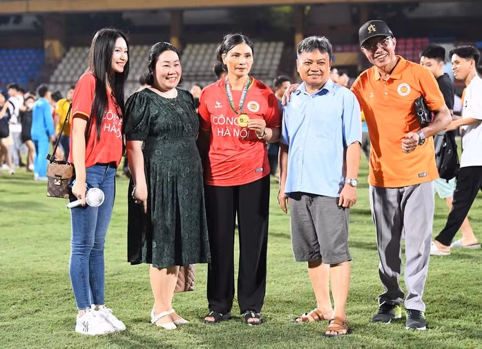 Có thể thấy dù ở ngoài đời thực nhưng nhan sắc của Doãn Hải My vẫn xinh đẹp, tươi tắn như ảnh mạng.