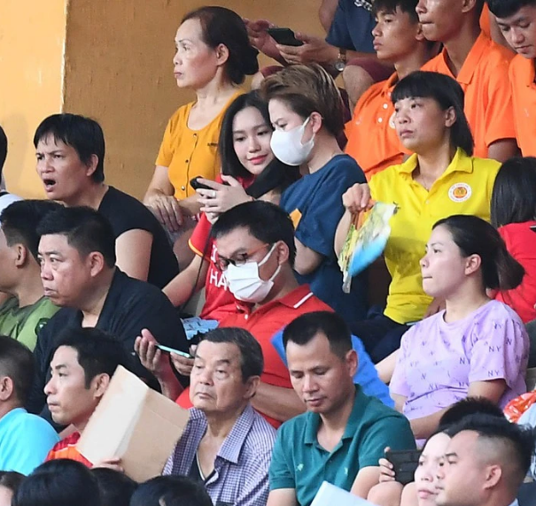 Qua camera thường, Doãn Hải My xinh đẹp không khác những bức ảnh cô đăng trên mạng xã hội.