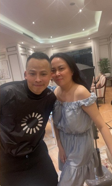 Ngay dưới bài đăng, nhiều lời khen ngợi về nước da trắng hồng của nữ doanh nhân.