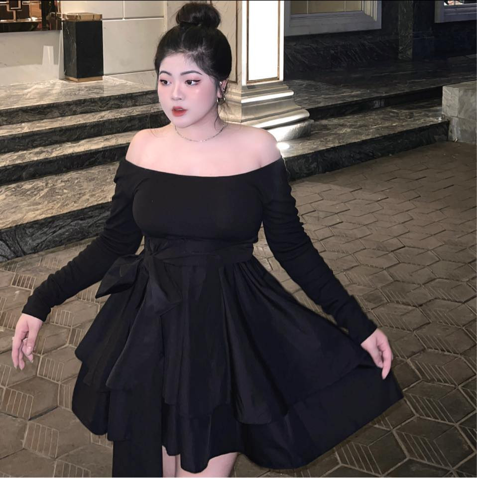 Tú Quyên cũng chuộng gu mặc nóng bỏng. Cô cho rằng, việc lựa chọn trang phục phù hợp giúp cô tôn dáng lên rất nhiều.