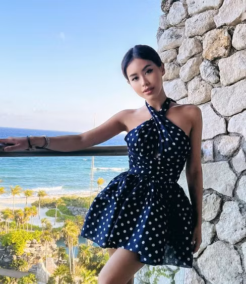 Tiên Nguyễn cũng là cái tên nổi tiếng trong giới thời trang, cô nàng liên tục gây chú ý với phong cách thời trang sành điệu.