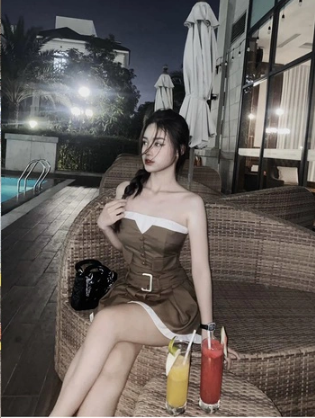 Cũng giống nhiều nàng WAG Việt khác, Minh Trang gây chú ý bởi sắc vóc gợi cảm, xinh đẹp.