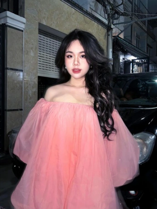 Bạn gái Nguyễn Đức Việt tên Bảo Ngọc, cô gây chú ý với diện mạo xinh đẹp, phong cách sang chảnh. Ảnh: Tổng hợp