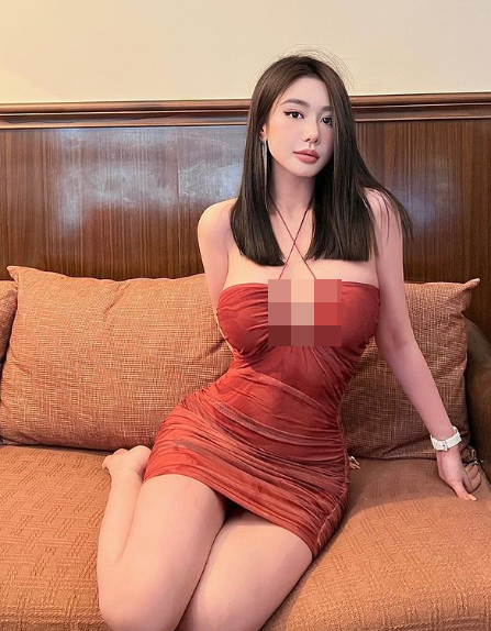 Mặc dù thường xuyên ăn mặc táo bạo nhưng cô gái xứ Trung vẫn gây ấn tượng trong mắt người đối diện.