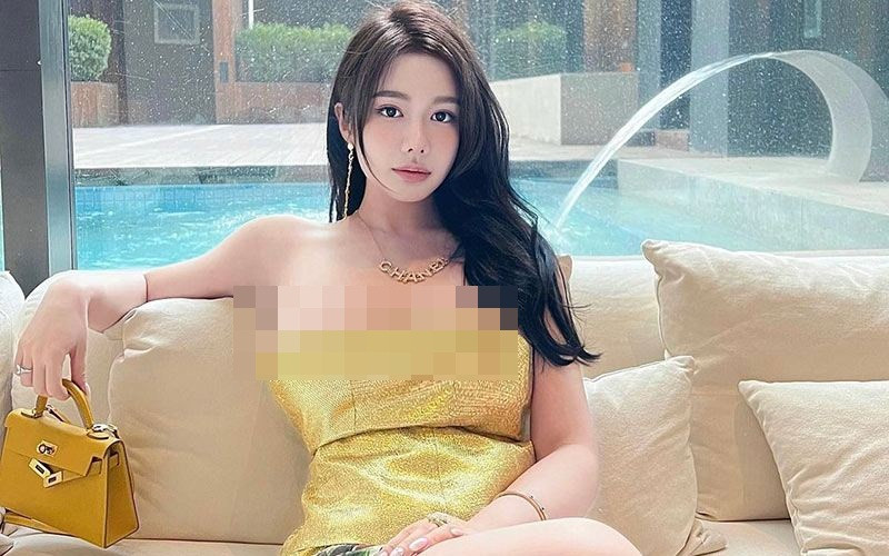 Trong những bức hình gần đây, Yao Donny cũng ăn mặc kín đáo nhưng ôm sát đường cong cơ thể và thân hình đẫy đà của mình.