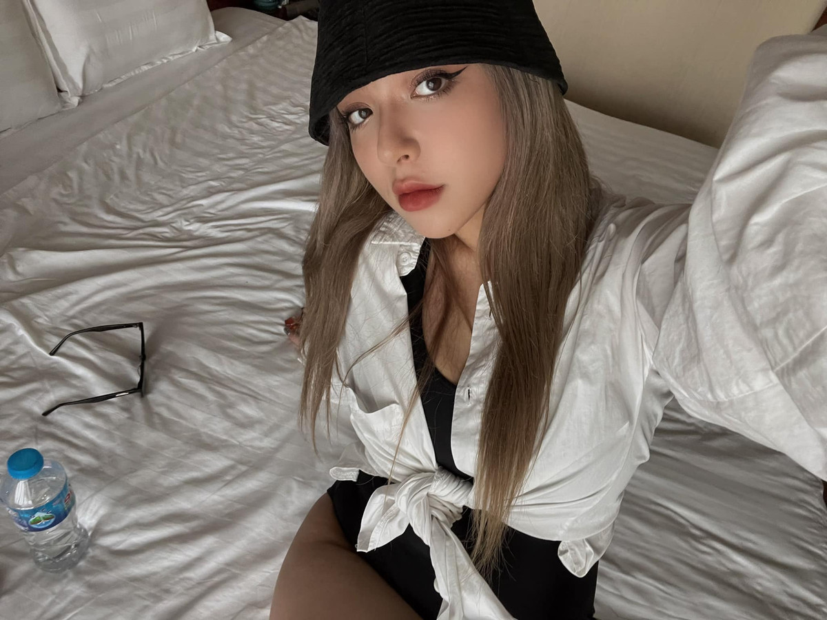 Trên các trang MXH của mình, Trinh Tây thường chia sẻ hình ảnh bản thân, nhận về nhiều lời khen từ cư dân mạng.