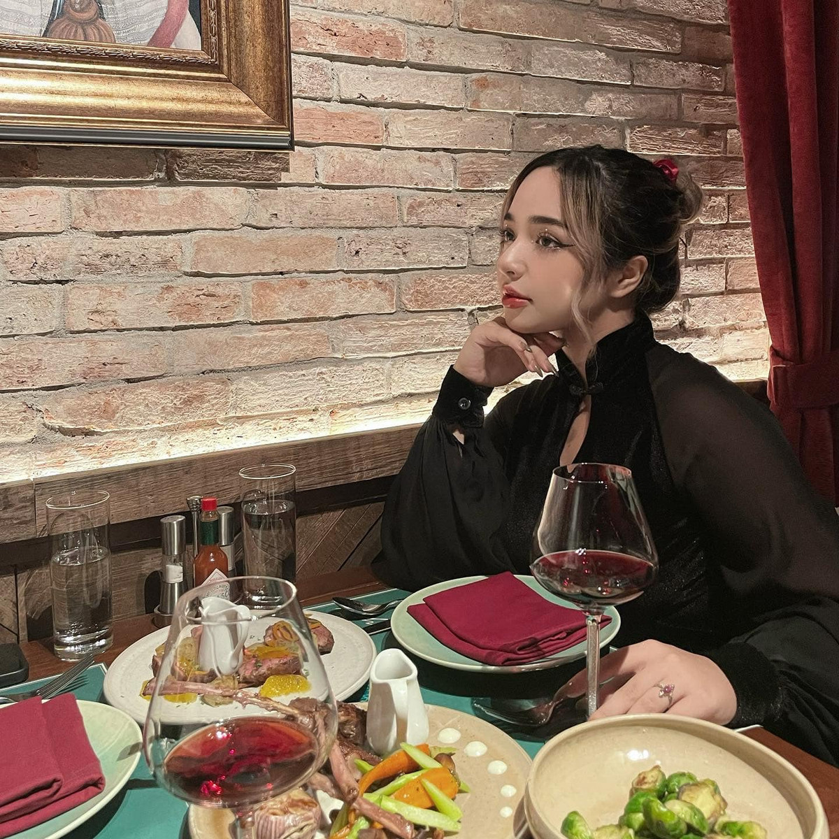 Sau nhiều năm gắn bó với việc giảm cân, hiện tại gái xinh lai hai dòng máu đang sở hữu được thân hình thon gọn.