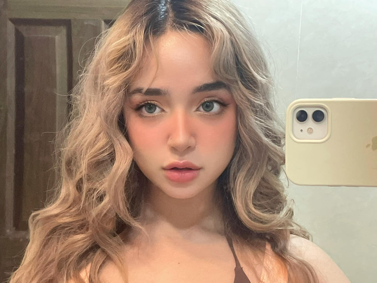 Hiện tại Trinh Tây đang có trong tay trang Facebook cá nhân với hơn 188 ngàn người theo dõi, Instagram với hơn 51 ngàn theo dõi.