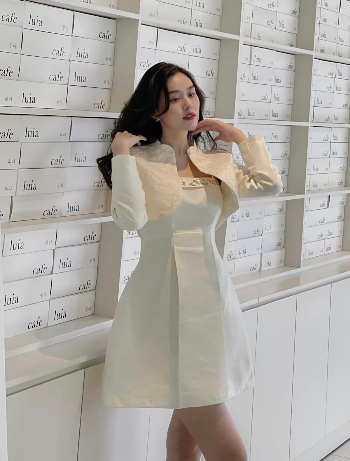 Được biết, cô đã giảm được 20kg sau sinh để có thân hình thon gọn, nuột nà như hiện tại.