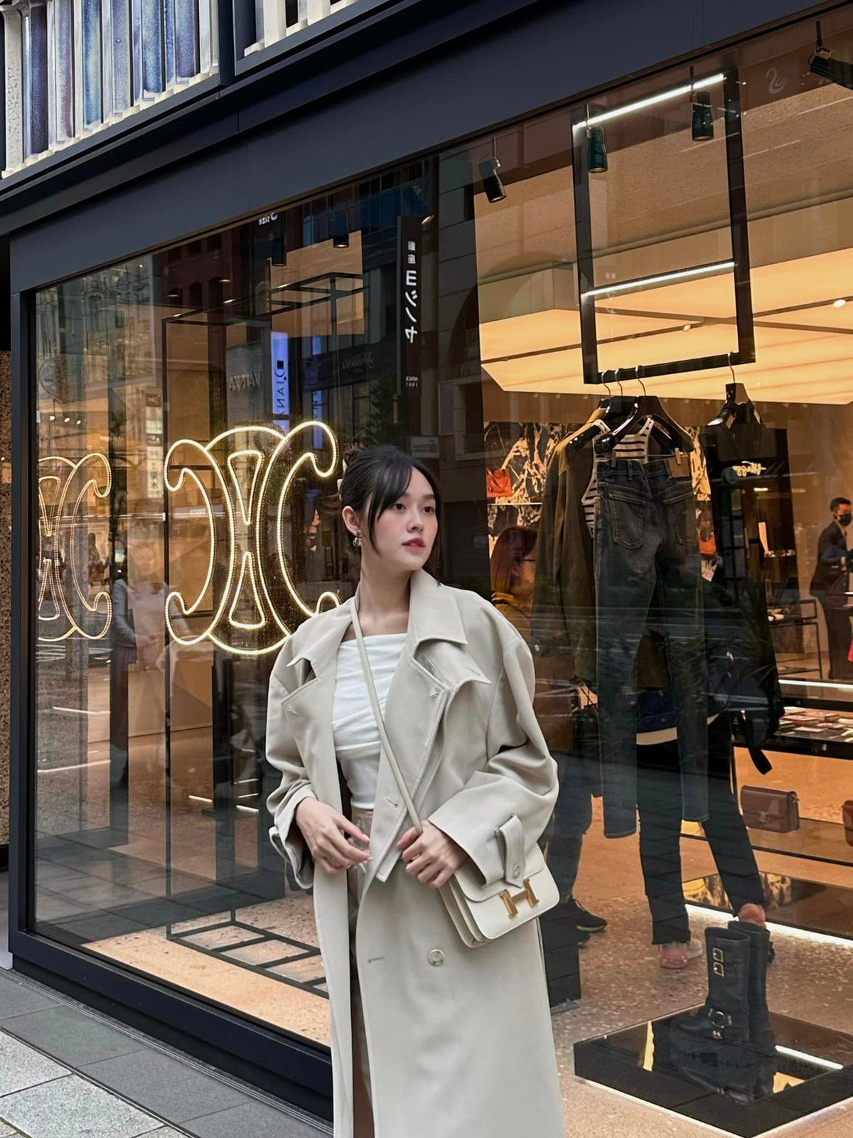 Kể từ khi lên chức mẹ ở tuổi 21, nhan sắc của Tường San được đánh giá ngày một thăng hạng.